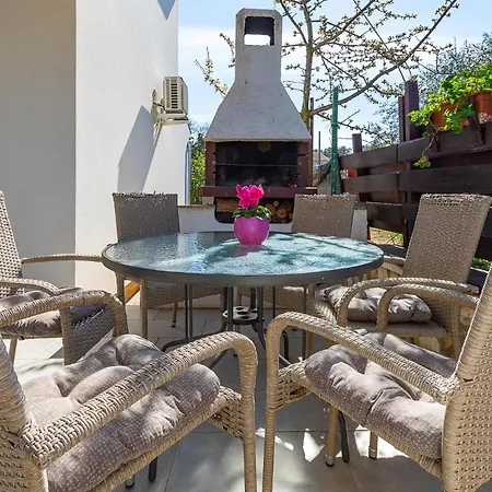 3 Bedroom In * Liznjan